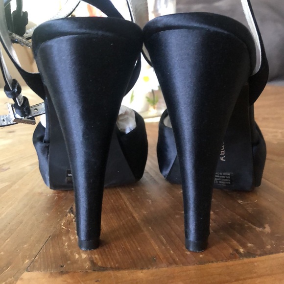 CHINESE LAUNDRY SATIN ANKLE WRAP HEELS SIZE 8.5 medium - Picture 6 of 9